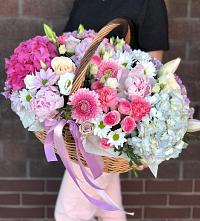 Композиция солнечный день в Попово-Лежачах Цветочная композиция из Розы, Хризантемы, Пионы и Лизиантусы в корзине в Попово-Лежачах
