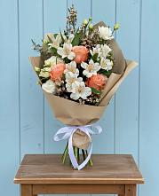 Букет цветов из:  Альстромерии, Лизиантусы, Розы и Хризантемы в Попово-Лежачах
