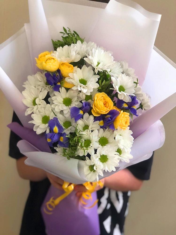 Букет цветов из: Ирисы, Хризантемы и Розы в Попово-Лежачах