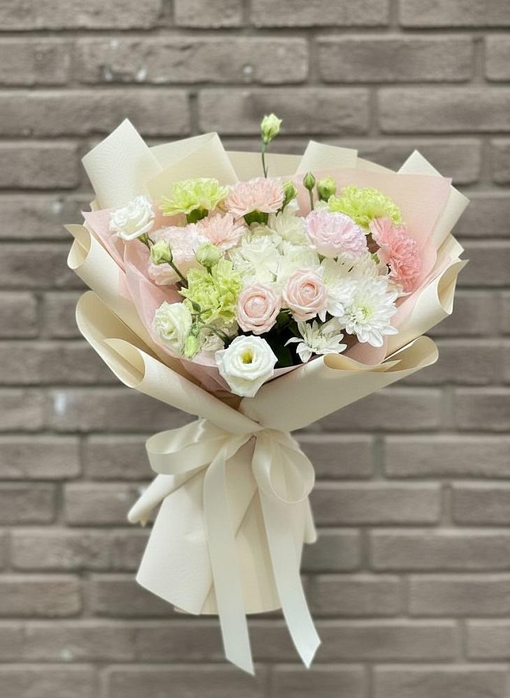 Букет цветов из: Гвоздики, Розы, Лизиантусы и Хризантемы в Попово-Лежачах