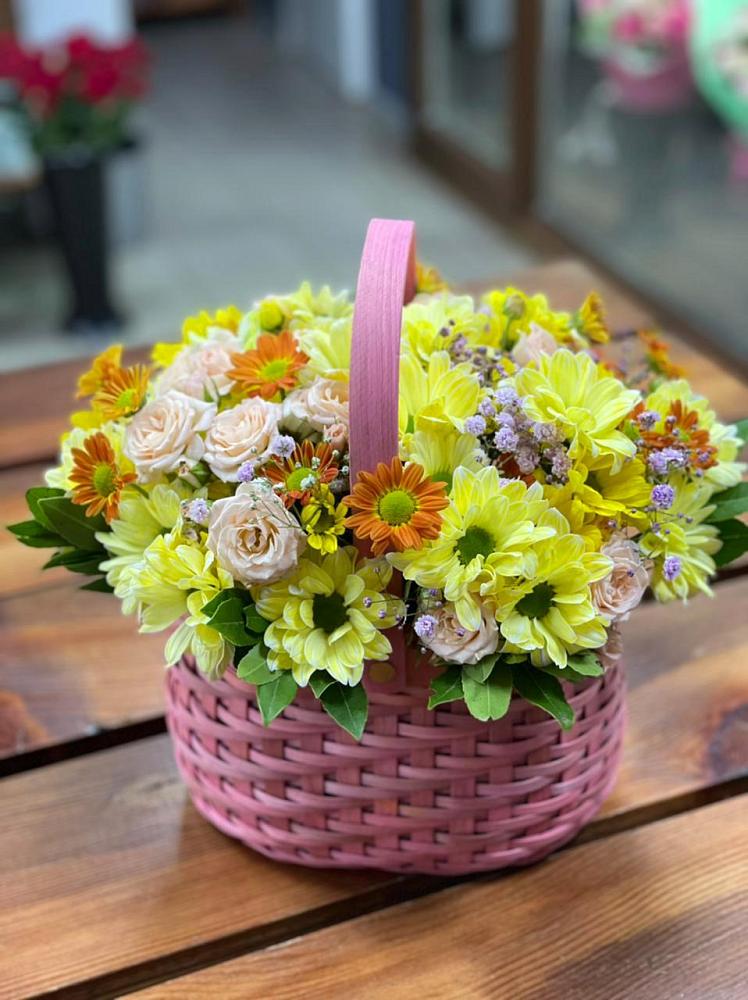 Цветочная композиция из Хризантемы и Розы в корзине в Попово-Лежачах