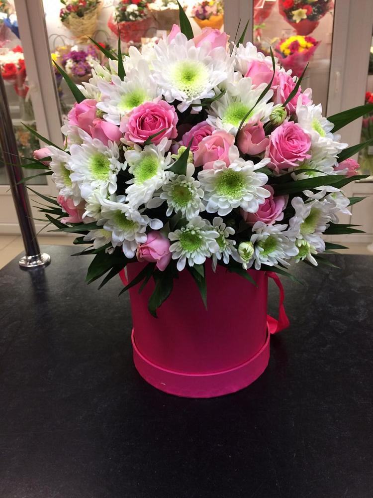 Цветочная композиция из Розы и Хризантемы в шляпной коробке в Попово-Лежачах