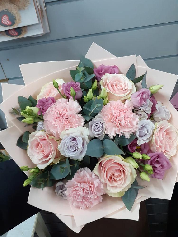 Букет цветов из: Розы, Гвоздики и Лизиантусы в Попово-Лежачах