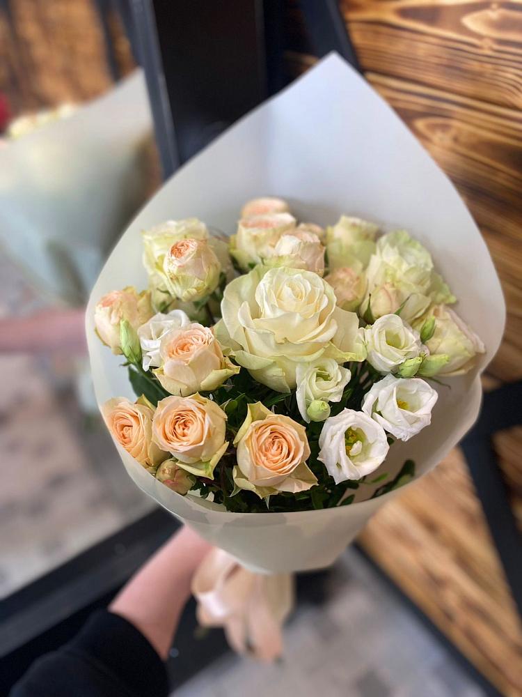 Букет цветов из: Розы и Лизиантусы в Попово-Лежачах